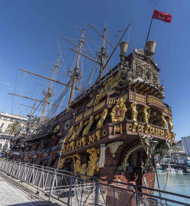 Italia - Génova 115 - puerto - galeón Neptuno.jpg